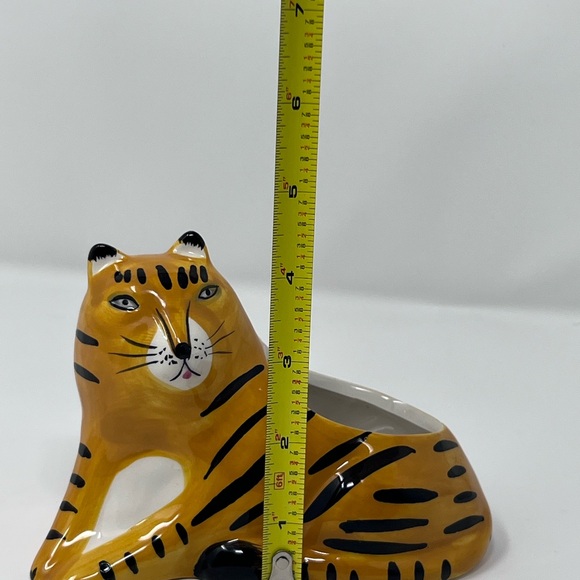 Ashland Ceramic Tiger Figurine - Gold and Black - Picture 9 of 9